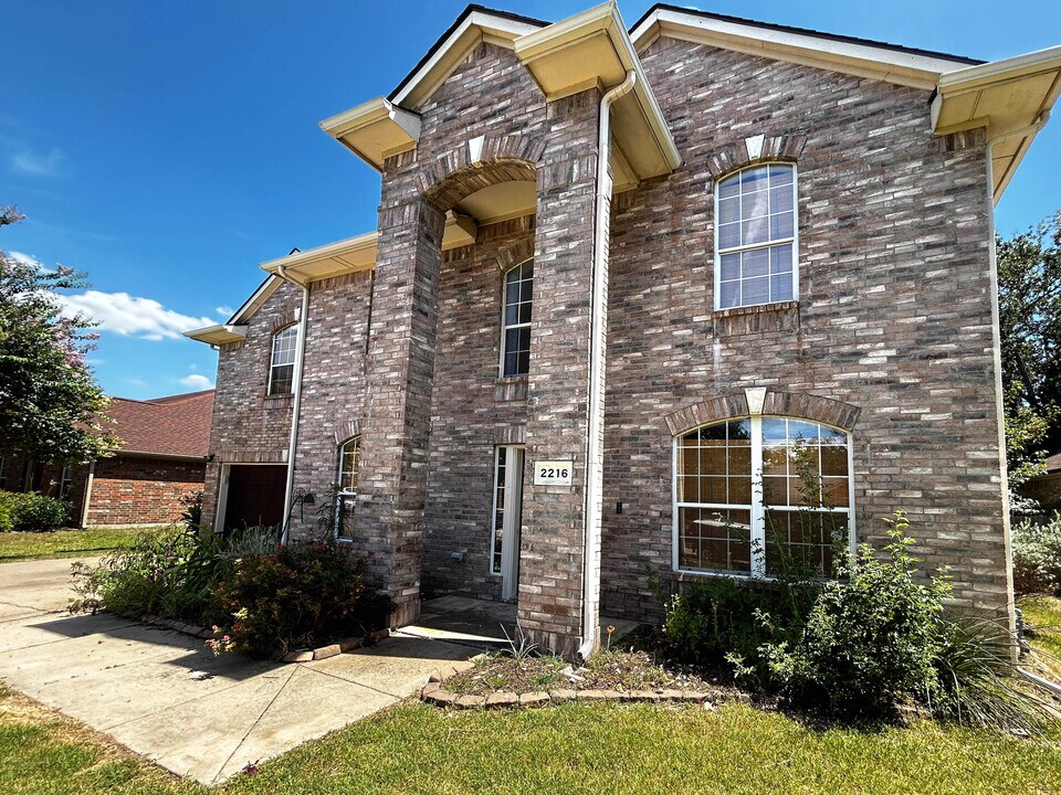 2216 Acorn Bend in Denton, TX - Building Photo