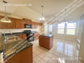 12100 Long Stone Dr in Burleson, TX - Building Photo - Building Photo