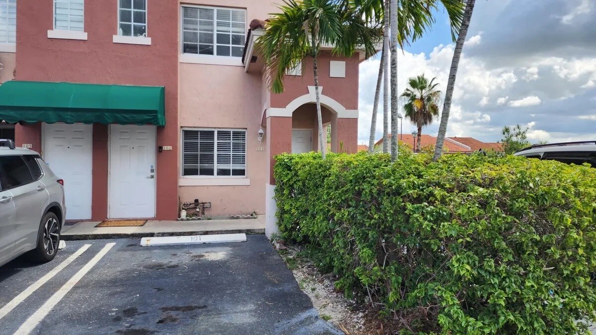 12035 SW 14th St in Miami, FL - Building Photo