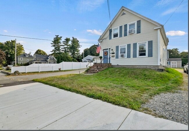 89 E Main St in Avon, MA - Building Photo - Building Photo