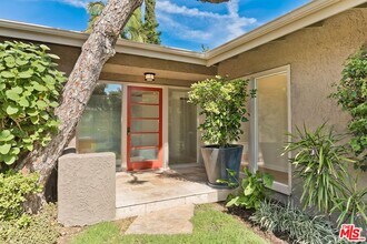 2670 Carmar Dr in Los Angeles, CA - Building Photo - Building Photo
