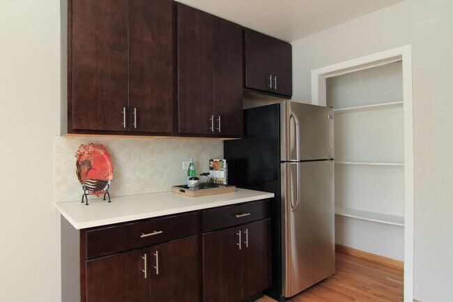 1500 N Elk Grove Ave in Chicago, IL - Building Photo - Building Photo