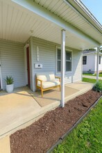 104 Sycamore St in La Porte City, IA - Building Photo - Building Photo