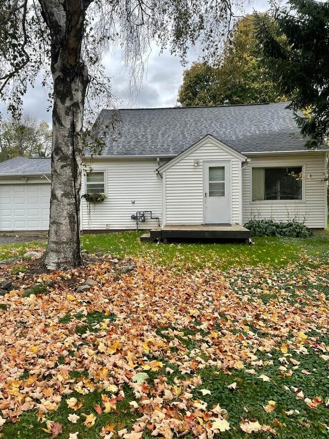 property at 516 S 4th St