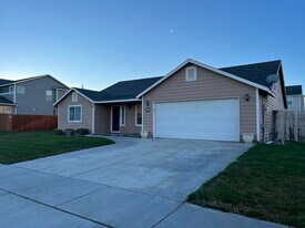 4412 Valencia Dr in Pasco, WA - Building Photo