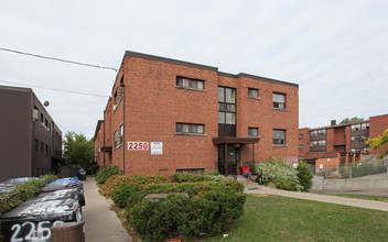 2250 Keele St in Toronto, ON - Building Photo - Building Photo