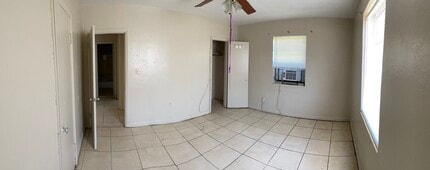 3243 NW 43rd Ter in Miami, FL - Foto de edificio - Building Photo