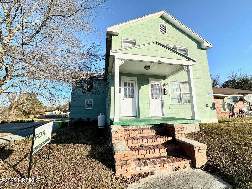 916 Cedar St in New Bern, NC - Building Photo