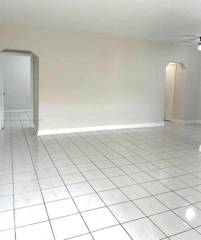 7510 Carlyle Ave in Miami Beach, FL - Building Photo - Building Photo