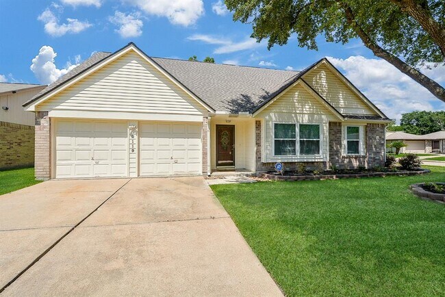 2119 Landcircle Ct in Sugar Land, TX - Building Photo - Building Photo