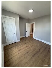 324 Congress Ave in Waterbury, CT - Building Photo - Building Photo