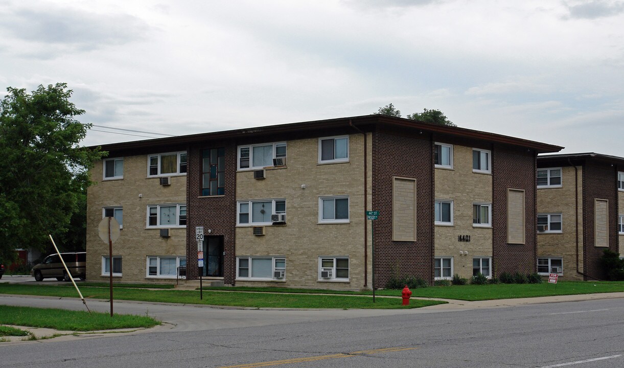 4401 S PRESCOTT Ave in Lyons, IL - Foto de edificio
