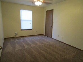 820 Moro St in Manhattan, KS - Building Photo - Building Photo