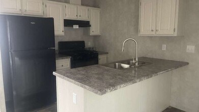 22 Eastview Dr in Bloomfield, IN - Building Photo - Building Photo