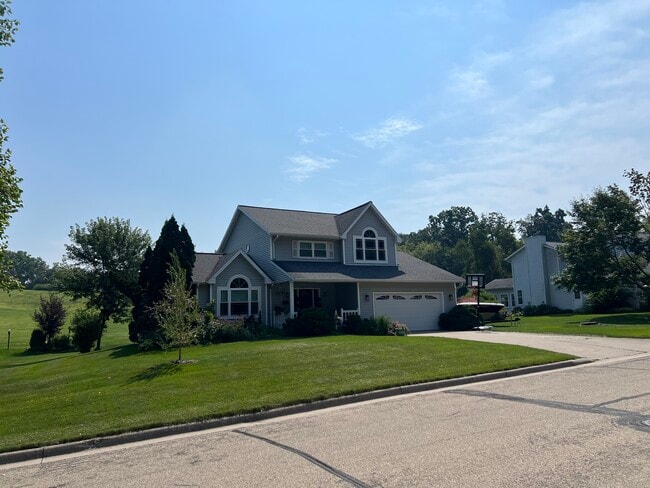 2156 Hillebrand Dr in Cross Plains, WI - Building Photo - Building Photo
