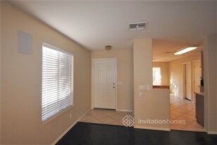 2423 S 82nd Ln in Phoenix, AZ - Foto de edificio - Building Photo