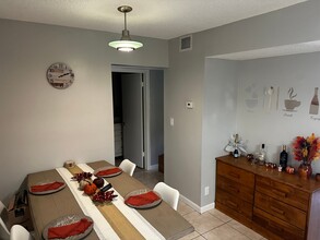 450 NW 20th St, Unit 209 in Boca Raton, FL - Foto de edificio - Building Photo