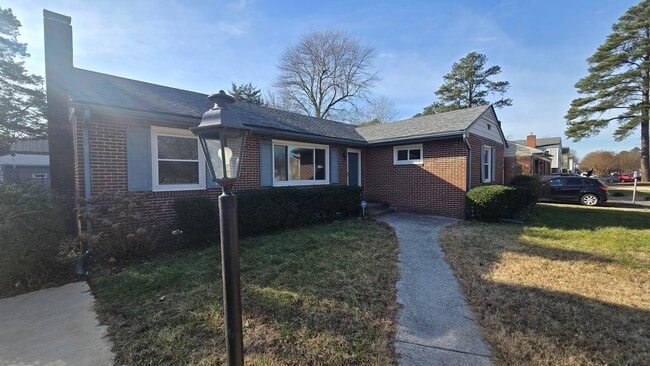 property at 605 Winnetka Ave