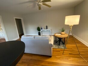 1620 Branard St in Houston, TX - Building Photo - Building Photo