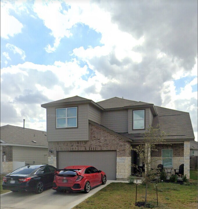 2876 Green Finch in Canyon Lake, TX - Foto de edificio