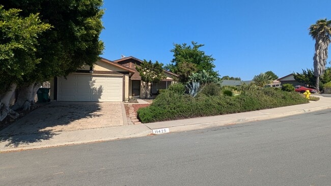 11425 Elbert Way in San Diego, CA - Building Photo - Building Photo