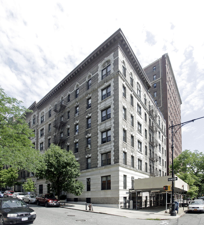 401 W 118th St in New York, NY - Building Photo