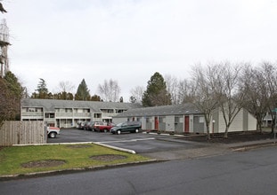 Madrona Apartments in Beaverton, OR - Building Photo - Building Photo