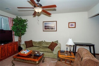 1812 E Alameda St in Norman, OK - Foto de edificio - Building Photo