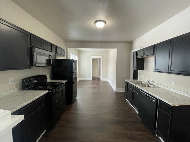 408 W Boone St in Marshalltown, IA - Building Photo - Building Photo