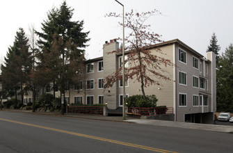 12027 NE 15th Ave in Seattle, WA - Foto de edificio - Building Photo