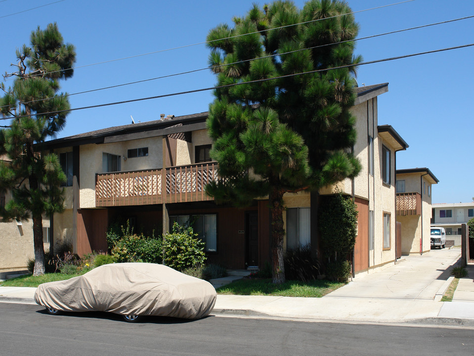 16942 Hoskins St in Huntington Beach, CA - Building Photo