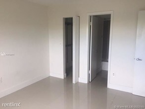 8185 NW 7th St-Unit -Apt 415 in Miami, FL - Building Photo - Building Photo
