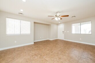 10385 Adrianna Ave in Las Vegas, NV - Building Photo - Building Photo