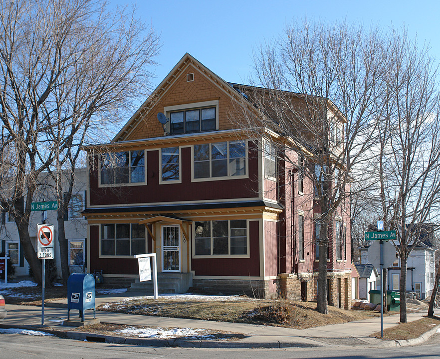 200 Cedar Lake Rd in Minneapolis, MN - Building Photo