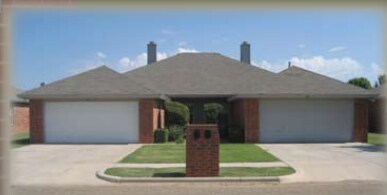 Yorkshire Village Apartments in Lubbock, TX - Building Photo - Building Photo