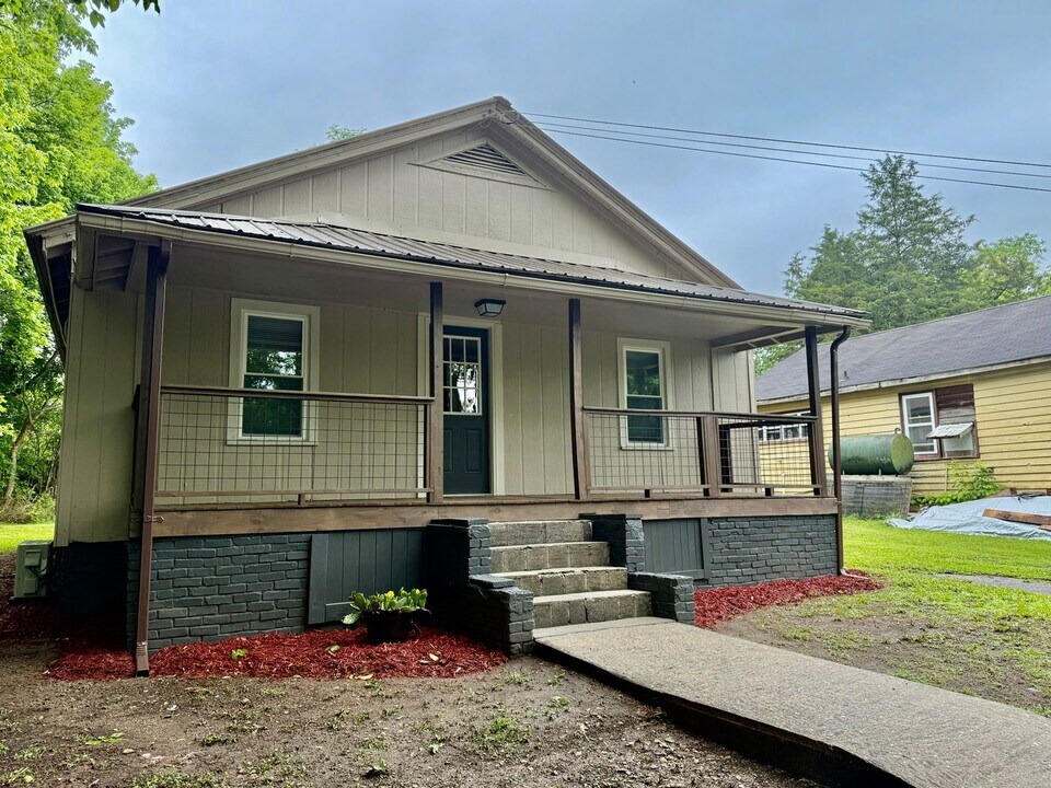 74 Dickey St in Murphy, NC - Building Photo