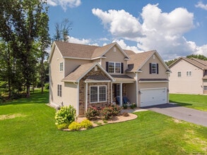 106 Balsam Way in Clifton Park, NY - Building Photo - Building Photo