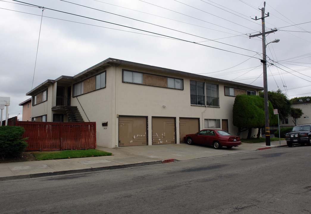 565 Hayes St in Richmond, CA - Building Photo