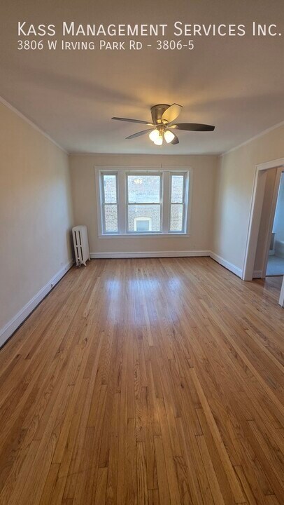 3806 W Irving Park Rd in Chicago, IL - Foto de edificio