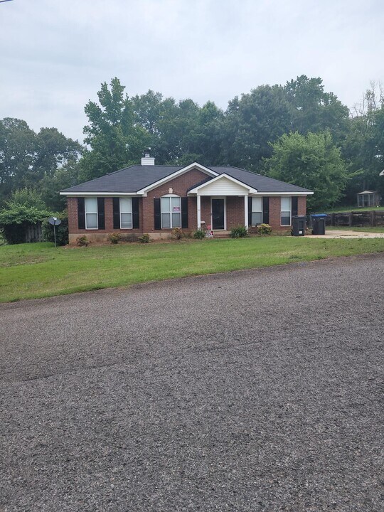 1012 Cedarview Cir in Hephzibah, GA - Building Photo