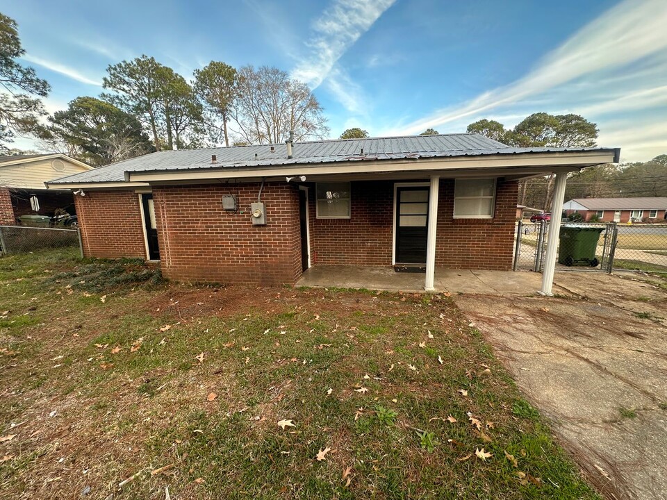 1154 Lakewood Dr in Montgomery, AL - Foto de edificio