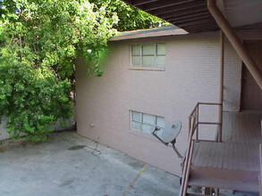 8 Briar Dale Ct in Houston, TX - Building Photo - Building Photo