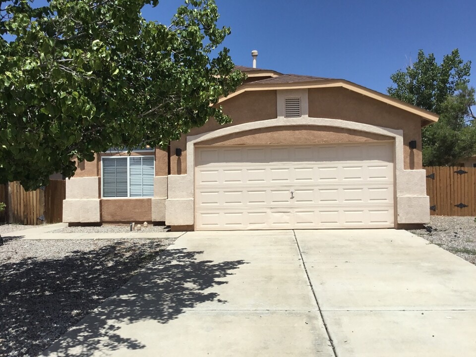 4721 Shepherd Ct NE in Rio Rancho, NM - Foto de edificio