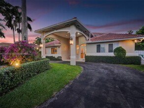 12401 SW 77th St in Miami, FL - Building Photo - Building Photo