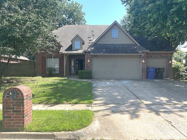 property at 2509 W Urbana St