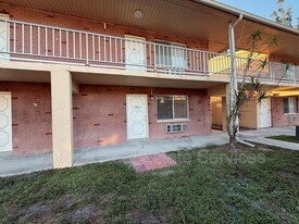 3301 58th Ave S in St. Petersburg, FL - Building Photo