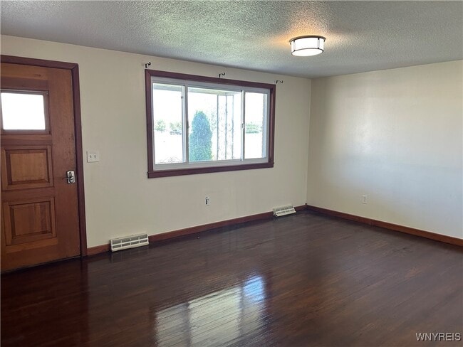 688 Dick Rd in Cheektowaga, NY - Building Photo - Building Photo