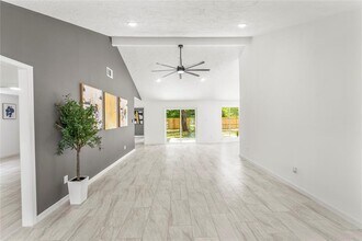 10530 Tenneco Dr in Houston, TX - Building Photo - Building Photo