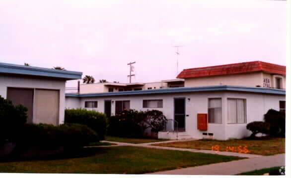 5046-5052 Narragansett Ave in San Diego, CA - Building Photo