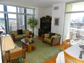 1400 S Michigan Ave, Unit 1204 in Chicago, IL - Building Photo - Building Photo